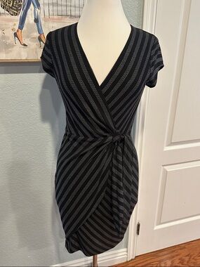 Cache Sz XS Black & White Textured Faux Wrap Mini Dress